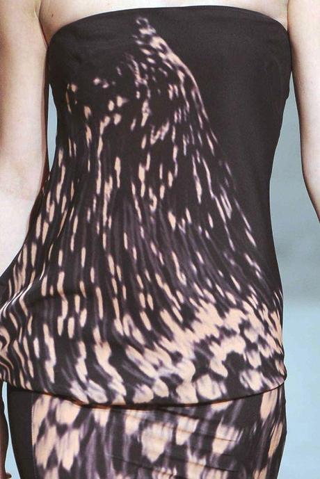 STAMPE, PATTERNS E EFFETTI DI SUPERFICIE DALLA SETTIMANA DELLA MODA DI PARIGI / 2