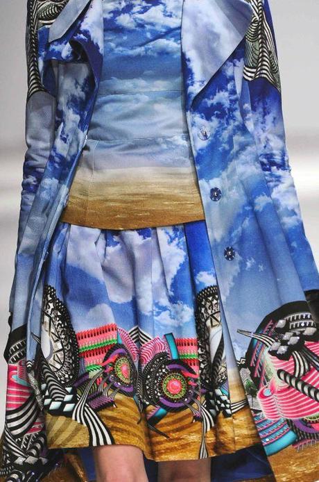 STAMPE, PATTERNS E EFFETTI DI SUPERFICIE DALLA SETTIMANA DELLA MODA DI PARIGI / 2