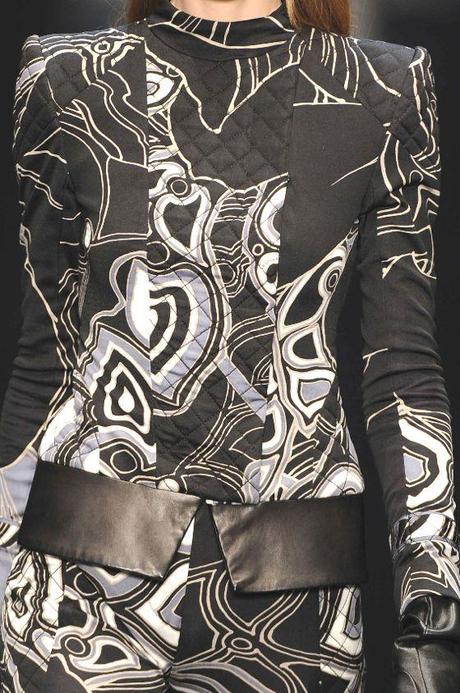 STAMPE, PATTERNS E EFFETTI DI SUPERFICIE DALLA SETTIMANA DELLA MODA DI PARIGI / 2