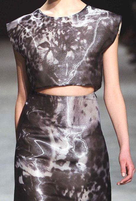 STAMPE, PATTERNS E EFFETTI DI SUPERFICIE DALLA SETTIMANA DELLA MODA DI PARIGI / 2