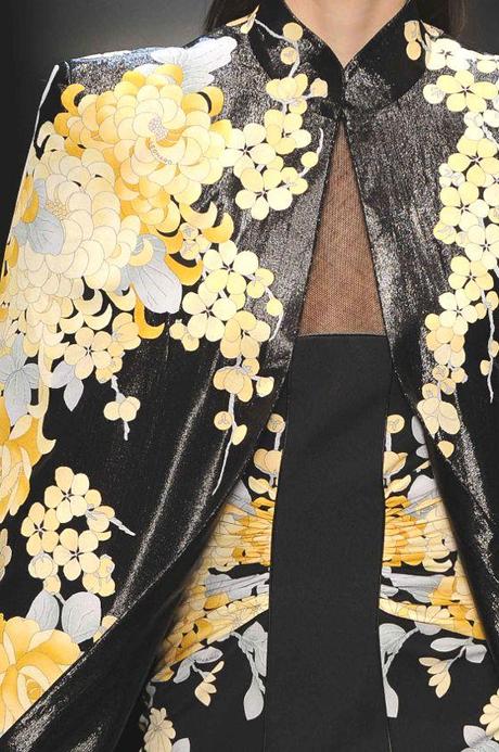 STAMPE, PATTERNS E EFFETTI DI SUPERFICIE DALLA SETTIMANA DELLA MODA DI PARIGI / 2