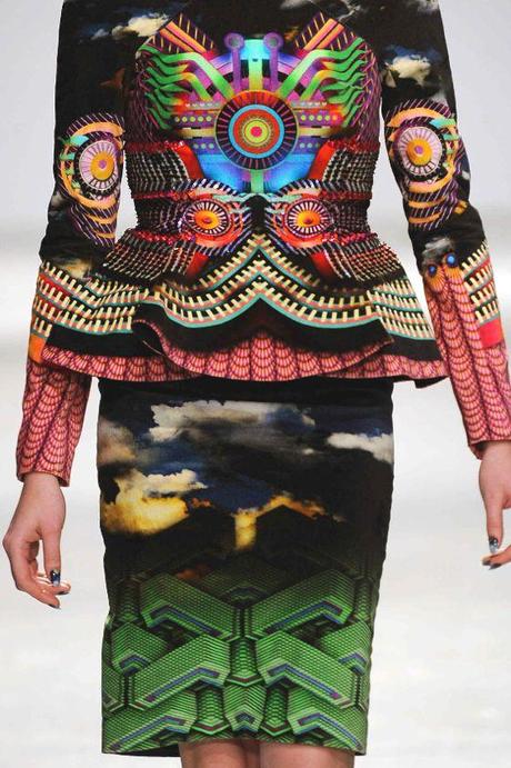 STAMPE, PATTERNS E EFFETTI DI SUPERFICIE DALLA SETTIMANA DELLA MODA DI PARIGI / 2