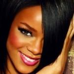 Rihanna, nuove foto semi-nuda su Twitter: “Sono a scopo benefico”