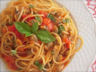 Spaghetti alle vongole con il pomodoro