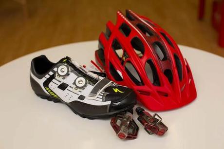 Specialized scarpe casco pedali