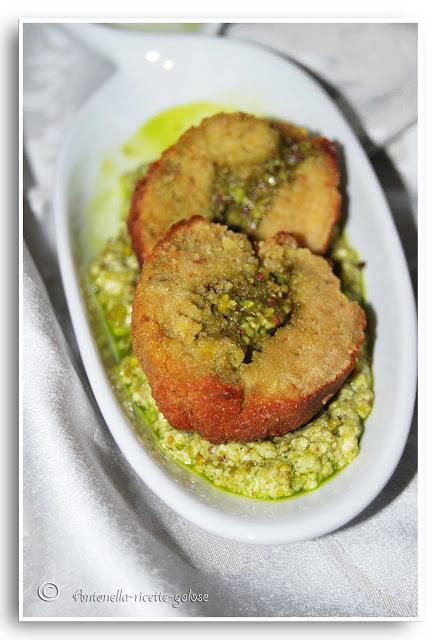 “ Polpette con crema di pistacchio in salsa verde”