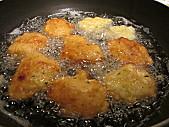 frittelle di patate in cottura