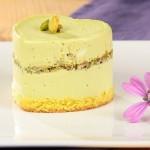 Ricette di dolci: semifreddo al pistacchio con base di pan di spagna