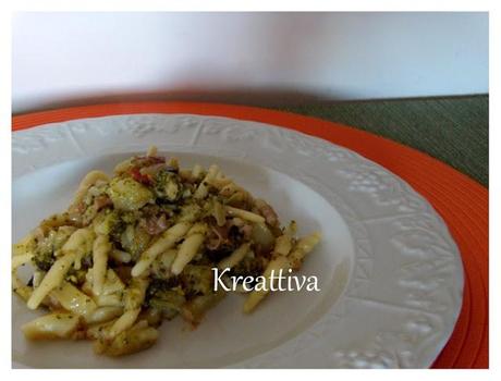 Pasta con broccoli e pancetta al vapore