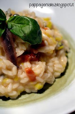 Risotto acciughe, capperi, pomodori secchi e porri