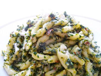 STROZZAPRETI alle MANDORLE e SPINACI