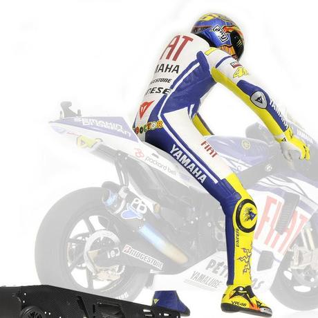 Valentino Rossi + Startbox 2009 L.E. 2352 pcs. by Minichamps