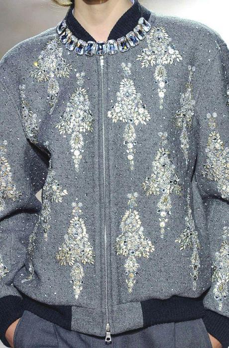 STAMPE, PATTERNS E EFFETTI DI SUPERFICIE DALLA SETTIMANA DELLA MODA DI PARIGI / 4