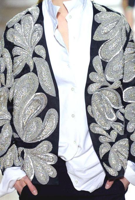 STAMPE, PATTERNS E EFFETTI DI SUPERFICIE DALLA SETTIMANA DELLA MODA DI PARIGI / 4