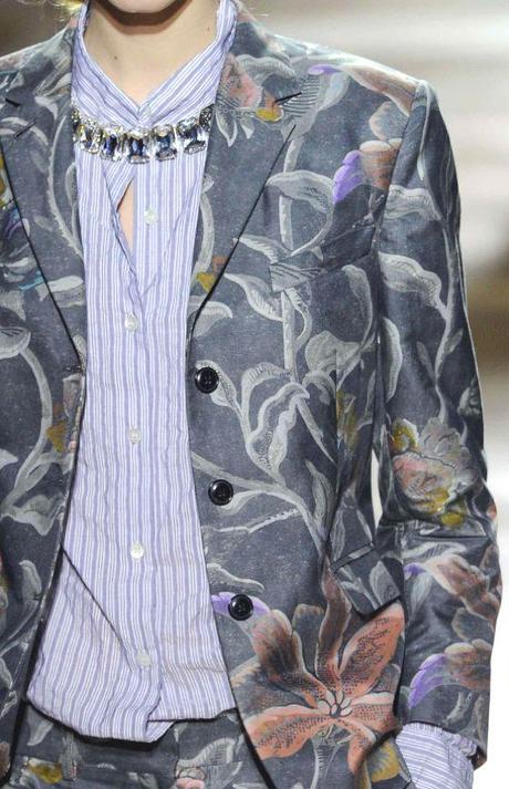 STAMPE, PATTERNS E EFFETTI DI SUPERFICIE DALLA SETTIMANA DELLA MODA DI PARIGI / 4