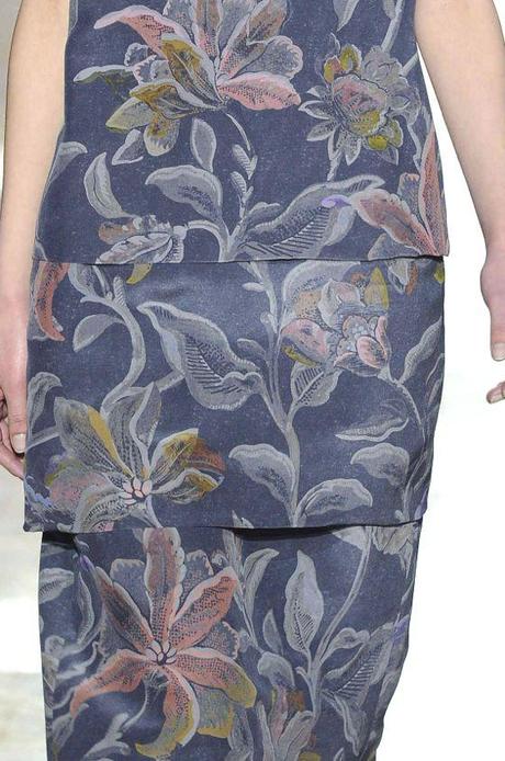 STAMPE, PATTERNS E EFFETTI DI SUPERFICIE DALLA SETTIMANA DELLA MODA DI PARIGI / 4