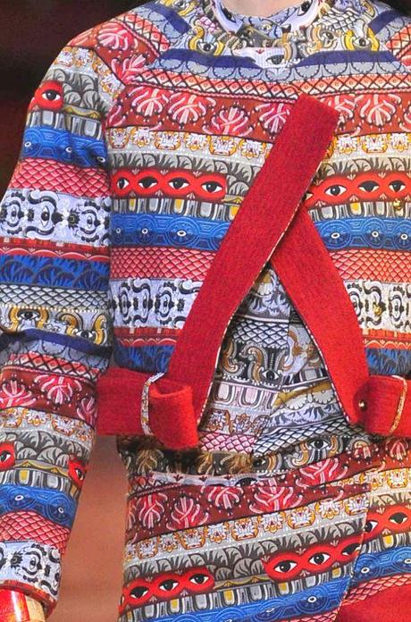 STAMPE, PATTERNS E EFFETTI DI SUPERFICIE DALLA SETTIMANA DELLA MODA DI PARIGI / 4