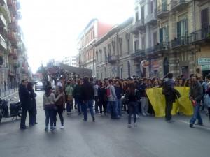 Corteo e proteste nell’indifferenza della città