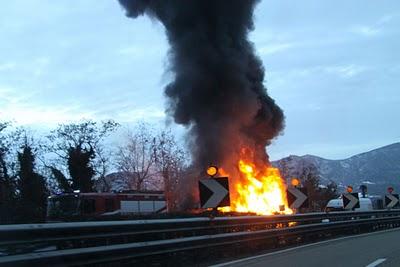 fuoco in autostrada