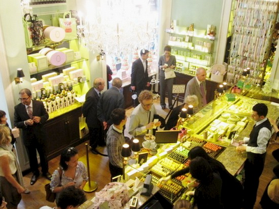 MACARONES DI LADUREE: LA NOVITA' CULINARIA PER LE SPOSE DIRETTAMENTE DA PARIGI