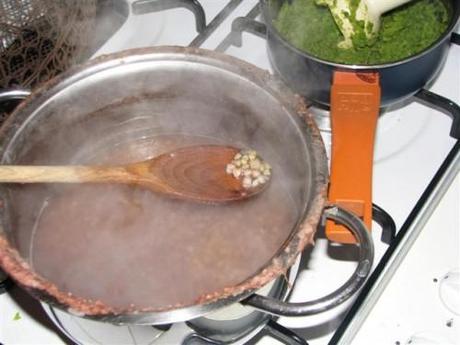 Zuppa light di grano saraceno ai piselli