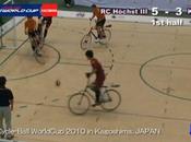 Giapponesi gente geniale calcio biciclette