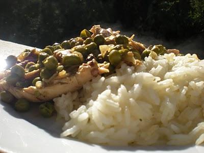 Pollo con piselli e riso basmati