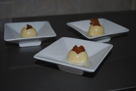 Cioccolatini bianchi con pinoli e mostarda alle pere