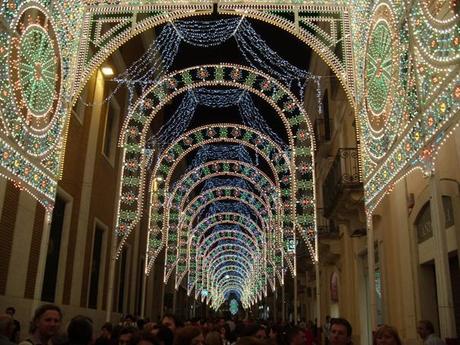 Per vie e per viali…ecco le luci: alcune vive, alcune morte