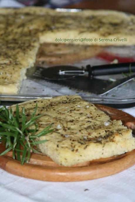 FOCACCIA DI SEMOLA AL ROSMARINO di Dolcipensieri