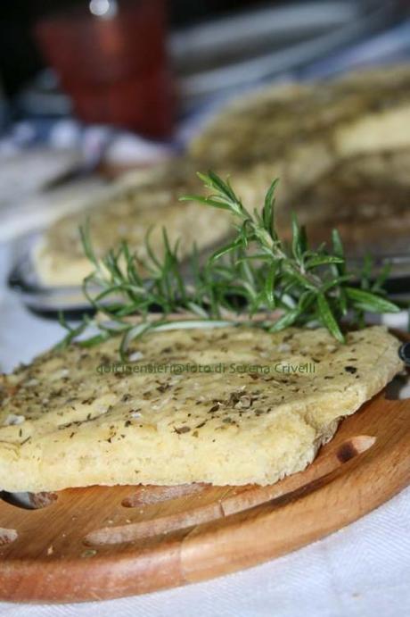 FOCACCIA DI SEMOLA AL ROSMARINO di Dolcipensieri