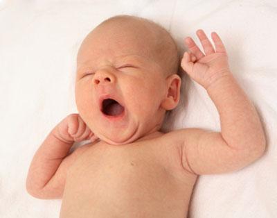 Sbadigliare è contagioso, ma non per i neonati!