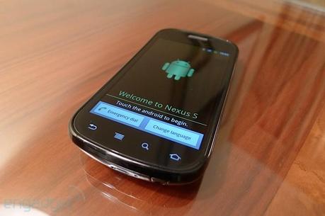 nexusshands8002 Google Nexus S: ecco le prime foto live ed un video