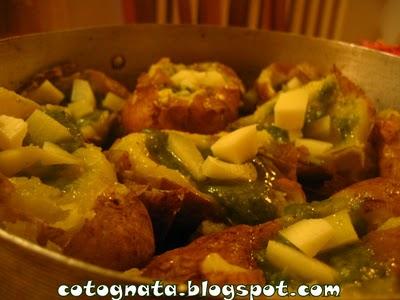 Patate al forno con pesto e caciotta dolce.........i colori del Natale...