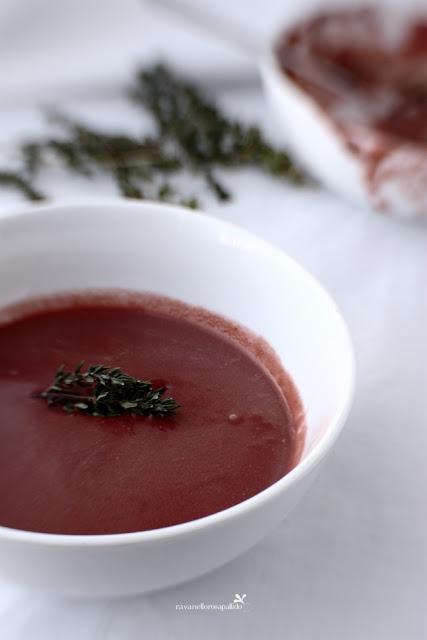 Zuppa di barbabietole, cocco e lemongrass [citronella]