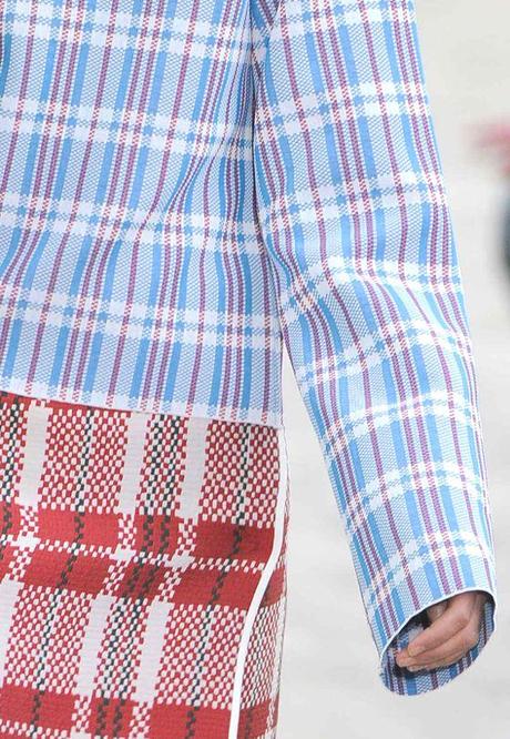 STAMPE, PATTERNS E EFFETTI DI SUPERFICIE DALLA SETTIMANA DELLA MODA DI PARIGI / 5