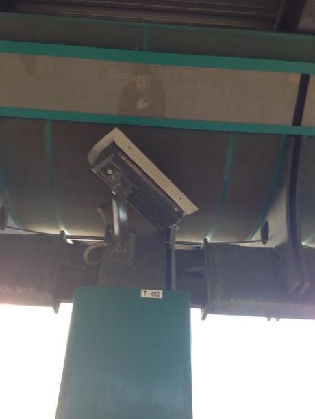 Dice: mettete più videosorveglianza. Già, ma se poi si consente ai fuorilegge infastiditi dai controlli di girare le telecamere allora è tutto inutile...