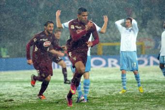 (Jonathas festeggia il suo primo gol in maglia granata e la Lazio è battuta!)