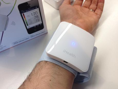 Recensione del misuratore di pressione wireless da polso iHealth BP7 IMG_0043