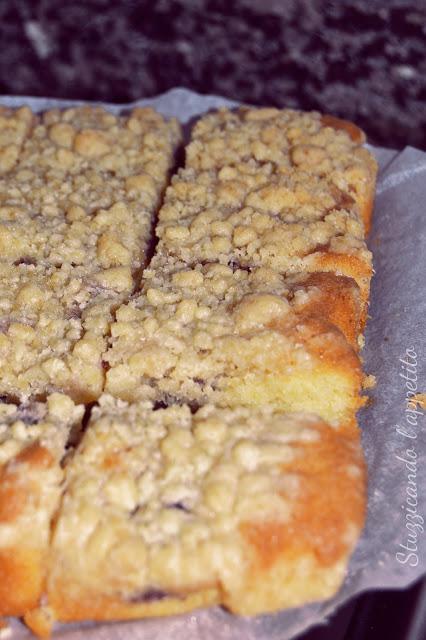 Torta con more e crumble