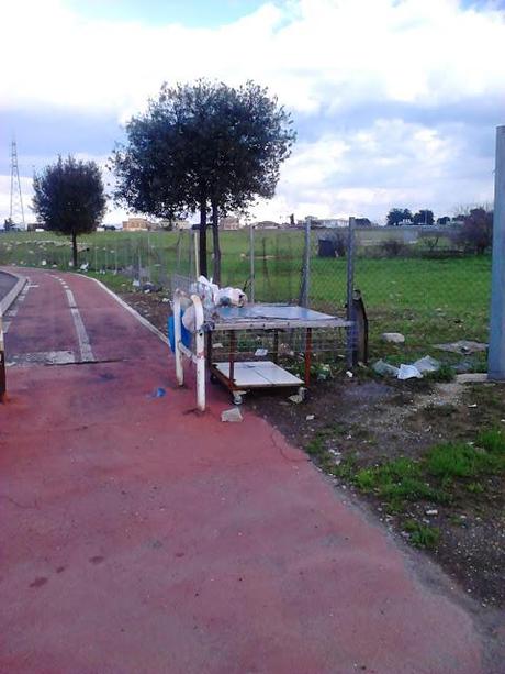 Ancora un servizio dall'impressionante contesto della stazione Anagnina. Uno dei terminal più importanti della città, in pieno quarto mondo
