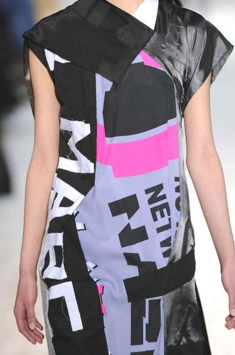 STAMPE, PATTERNS E EFFETTI DI SUPERFICIE DALLA SETTIMANA DELLA MODA DI PARIGI / 7