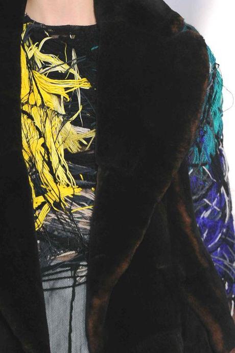 STAMPE, PATTERNS E EFFETTI DI SUPERFICIE DALLA SETTIMANA DELLA MODA DI PARIGI / 7