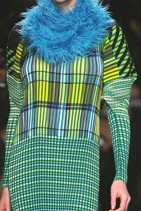 STAMPE, PATTERNS E EFFETTI DI SUPERFICIE DALLA SETTIMANA DELLA MODA DI PARIGI / 7