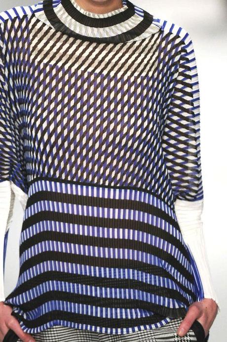 STAMPE, PATTERNS E EFFETTI DI SUPERFICIE DALLA SETTIMANA DELLA MODA DI PARIGI / 7