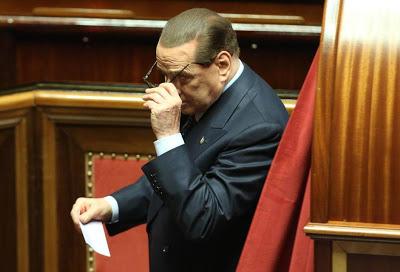 Silvio, prove di golpe con burlesque. Il Pdl contro il ventilato 'cappotto' della sinistra: “Sarà lotta dappertutto”.