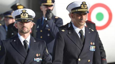 Massimiliano Latorre e Salvatore Girone, i due marò accusati di aver ucciso due pescatori indiani, al primo rientro in Italia (Afp)