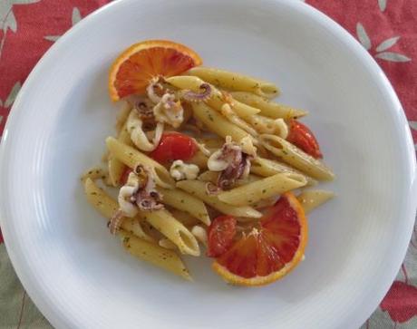 penne con calamari, pomodorini e arancia