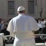 Intronizzazione, Papa Francesco saluta i fedeli a San Pietro (Video)