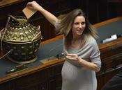 deputata Valentina Vezzali rischia cadere Parlamento causa pancione...